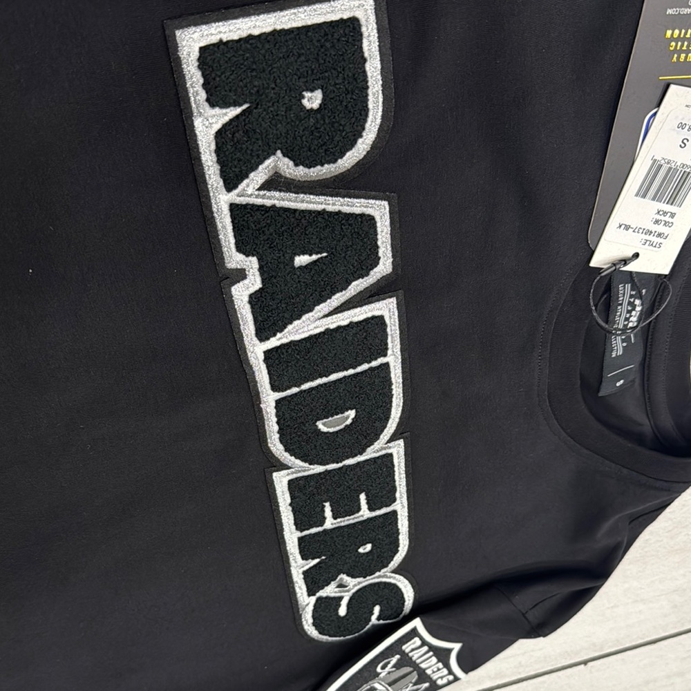 Pro standard Chenielle Patch Raiders Black T-Shirt - Picture 5 of 6